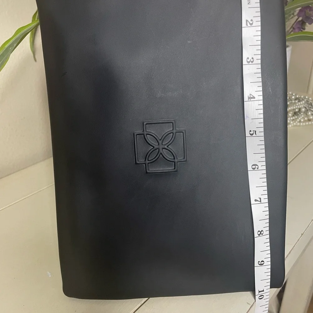 DEVON WINDSOR Black swimsuit pouch with Embossed Logo
